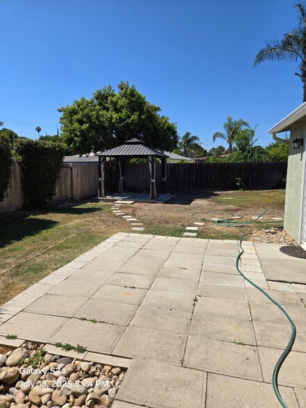 Building Photo - 9310 Manor Dr