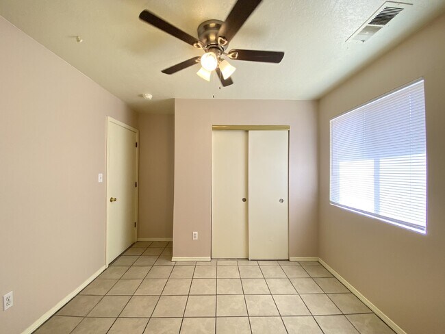 Building Photo - 2BR/1Bath - 4 Plex in Rio Rancho