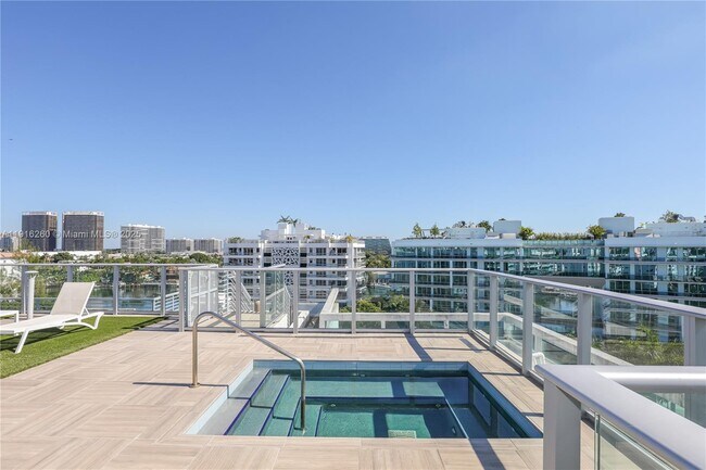 Building Photo - 1025 92nd St