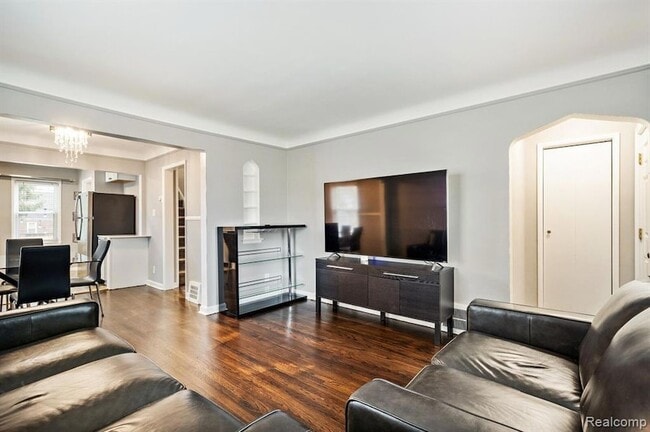 Building Photo - 822 N Gainsborough Ave
