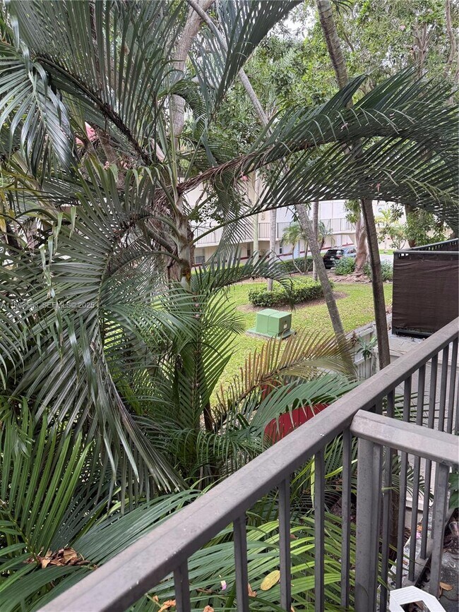 Building Photo - 6705 N Kendall Dr