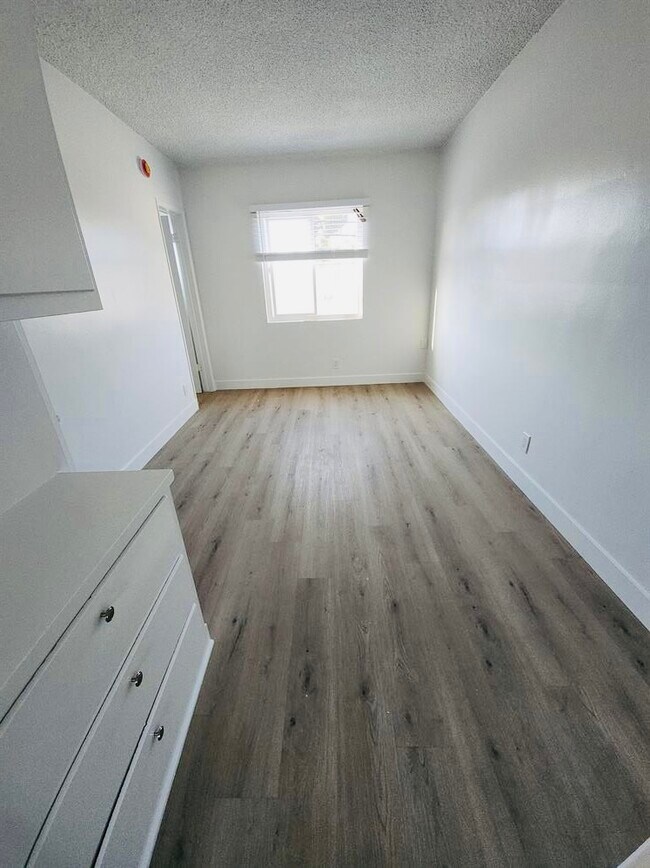 Building Photo - Zelzah Avenue Apartments