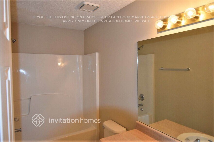 Building Photo - 135 Lacey Oak Ln