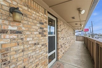 Building Photo - 7935 Royal Ln
