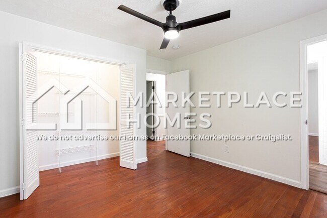 Building Photo - 4477 Glenhaven Dr