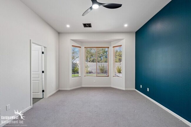 Building Photo - Beautiful 4Bdm 2Ba Home with Private Backyard in Gilbert!