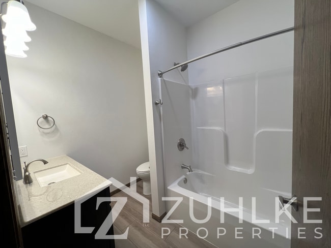 Building Photo - 508 N Elm St