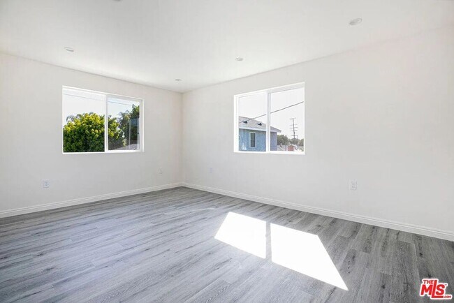 Building Photo - 6817 Bertrand Ave