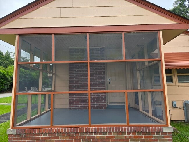 Screen Porch 1 - 685 Coleman Ave