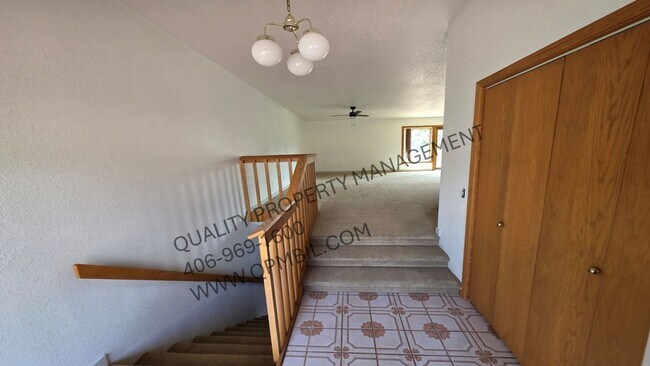 Building Photo - Spacious 4-bedroom, 3-bath home on West end Billings