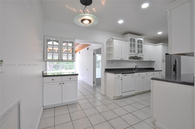 Building Photo - 11111 SW 78th Ct