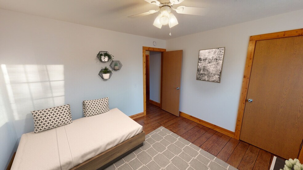 BDR 2 VIRTUALLY STAGED - 250 S Durkin Dr