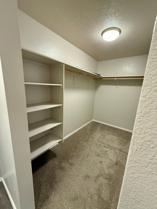 Building Photo - Great location, 3 bedroom two bath home fo...