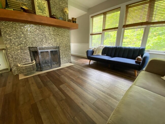 Building Photo - 512 Riverwalk Rdg Rd