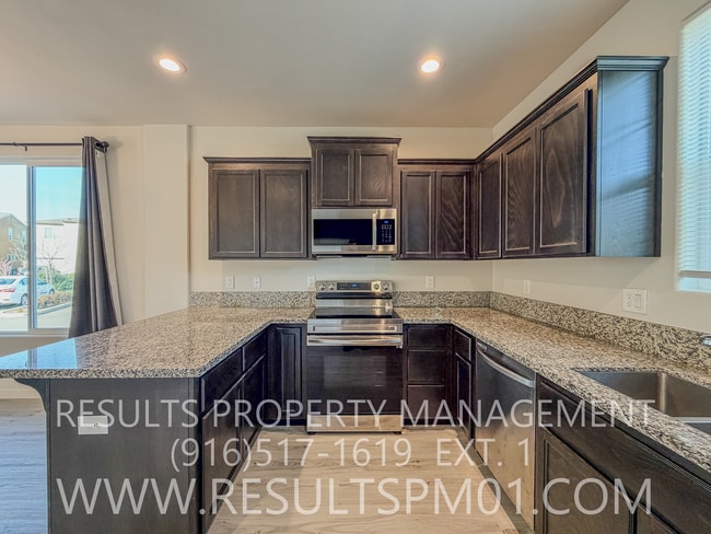 Building Photo - Stunning 4 Bedroom Home in Winding Meadow Village