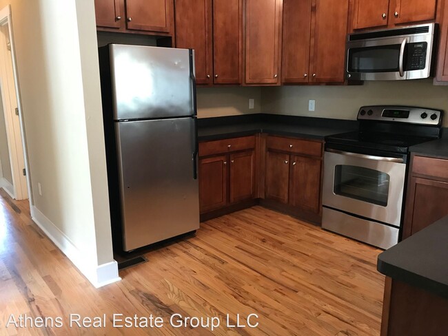 Building Photo - 5 br, 4 bath House - 140 Jonas Ave