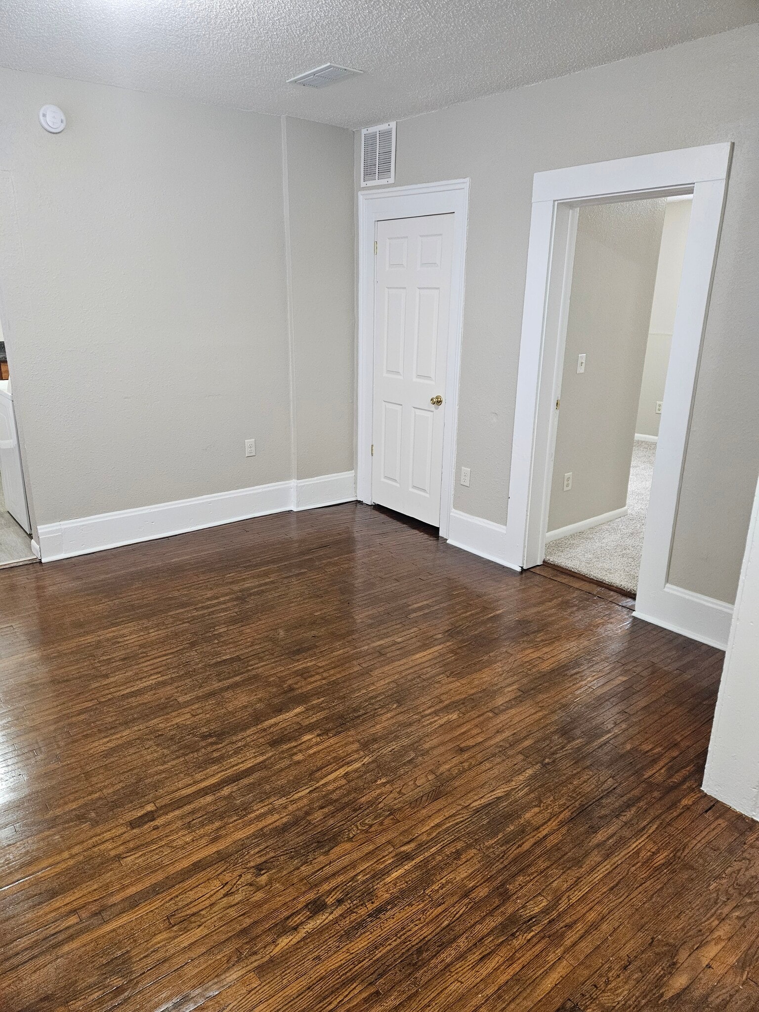 Building Photo - 609 Market St