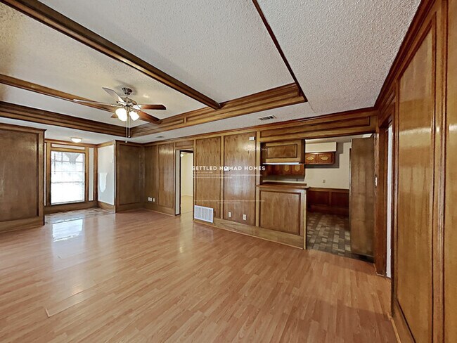 Building Photo - Lovely home in the heart of Blue Ridge