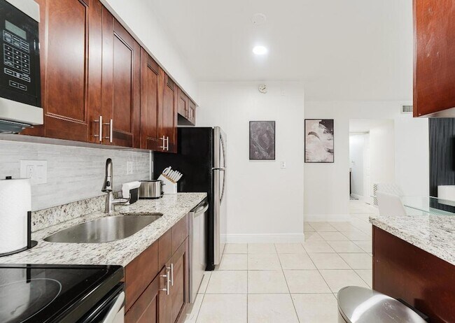 Building Photo - 1800 NW 4th Ave