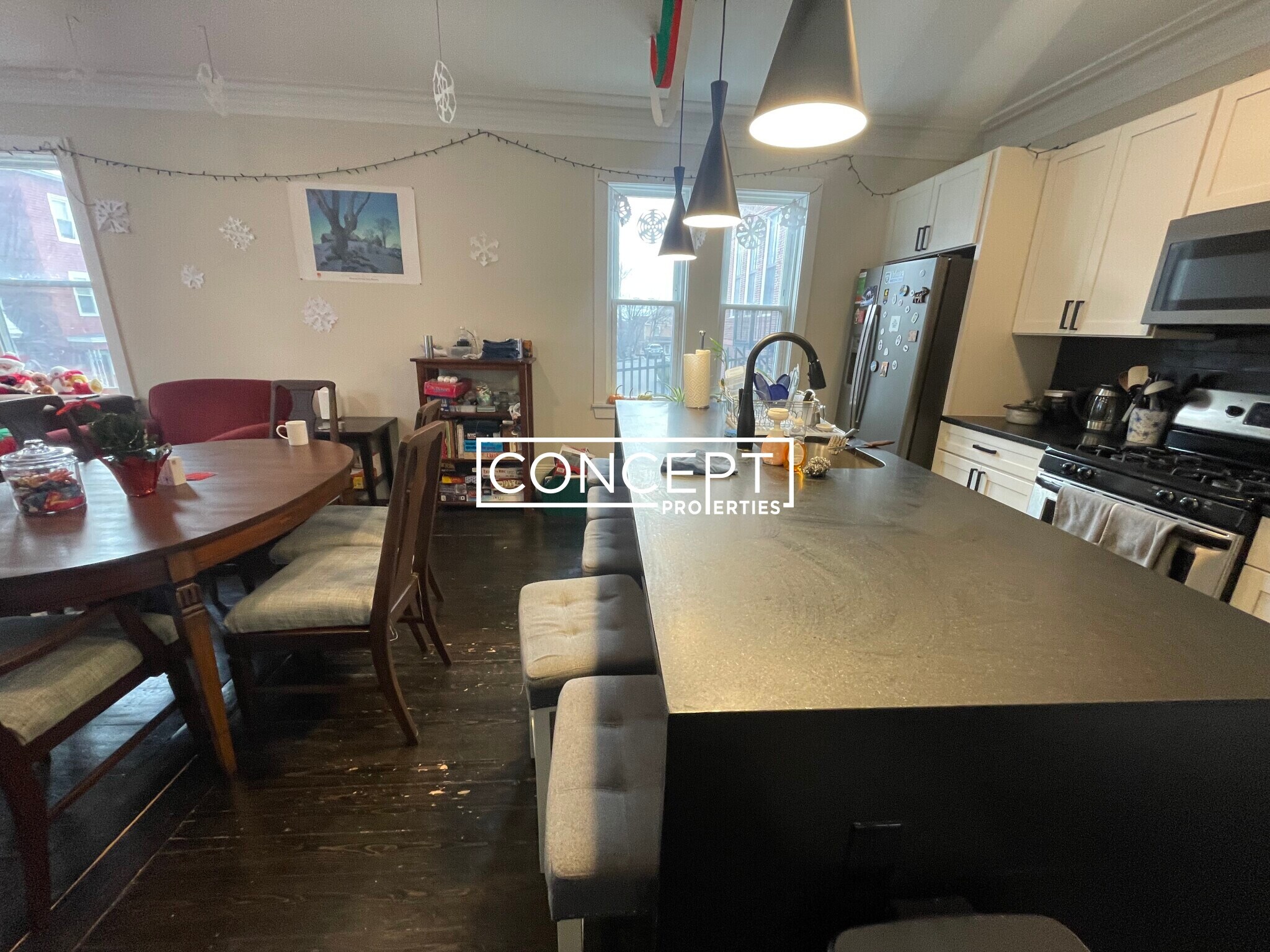 Building Photo - 839 Parker St