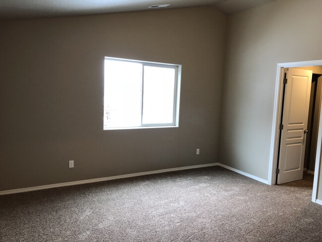 Building Photo - Application Pending - The Dalles - 3 Bedro...