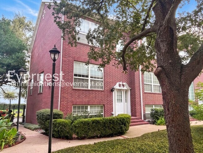 Building Photo - 1302 Oakdale St
