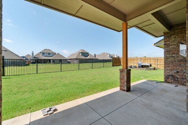 Building Photo - Upscale Comfort Meets Everyday Functionality in This Stunning 3-Car Garage Home!