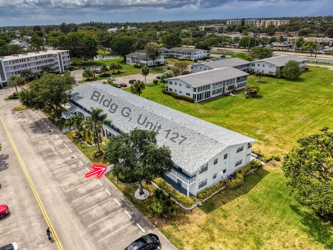 Building Photo - 127 Westbury E