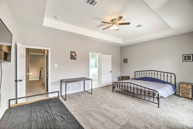 Building Photo - 4835 Sunflower St