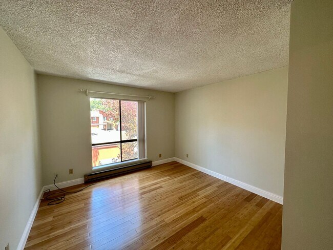 Building Photo - Spacious 2 Bed 2 Bathroom!!