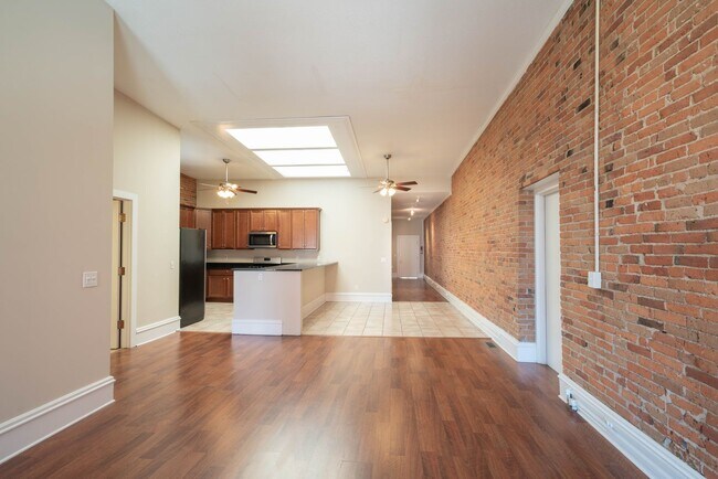 Building Photo - Peregrine 214