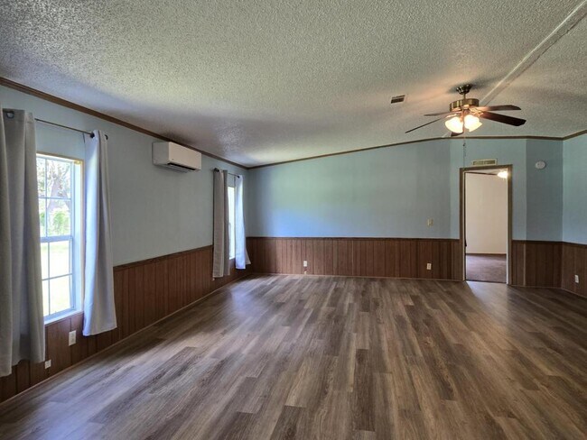 Building Photo - 12454 Cumberland Rd