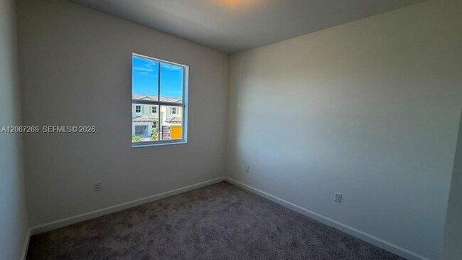 Building Photo - 2537 SE 25th Ct