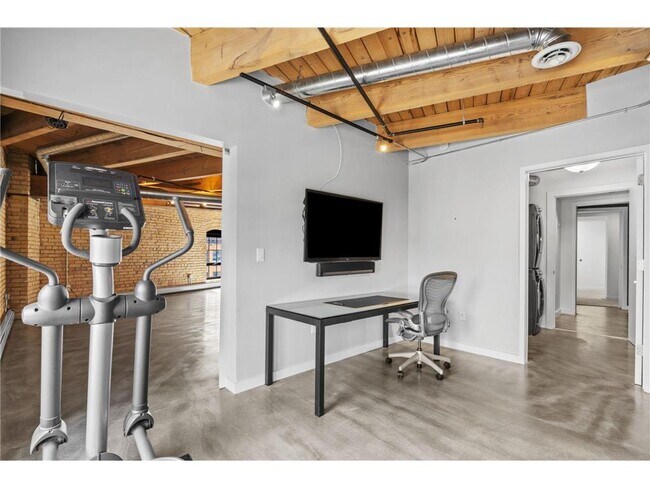 Building Photo - 404 N Washington Ave