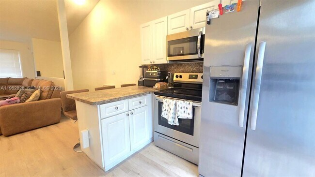 Building Photo - 7911 SW 152nd Ave