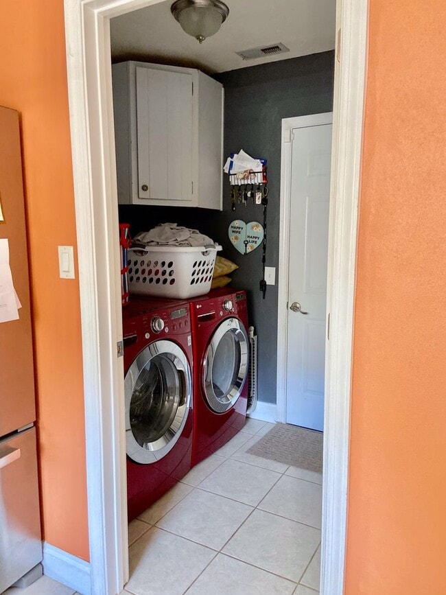 Building Photo - 3BD/2.5BA Home in Chicks Beach with Garage...