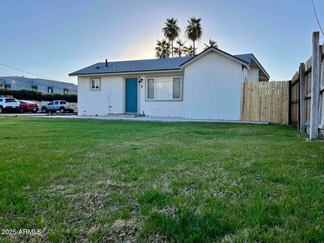 Building Photo - 4422 N Longview Ave