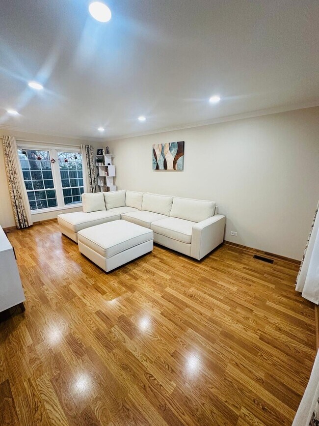 Building Photo - 2062 Danbury Pl