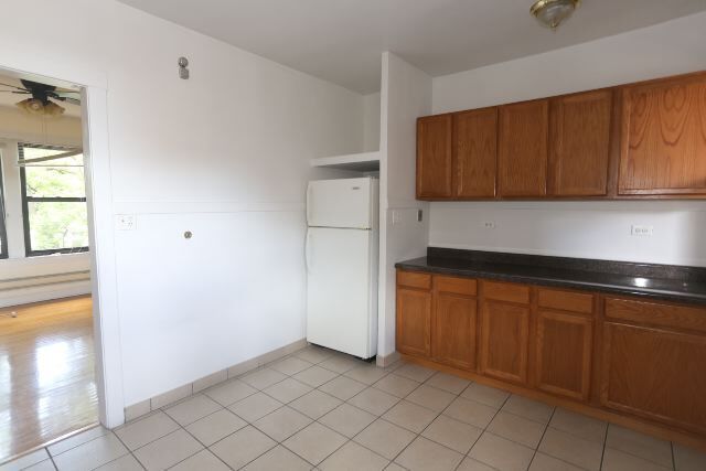 Building Photo - 1130 W Oakdale Ave