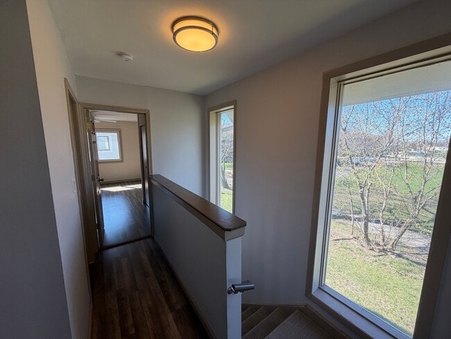 Building Photo - Welcome home to this beautifully maintained two-story townhome nestled on a quiet cul-de-sac in G...