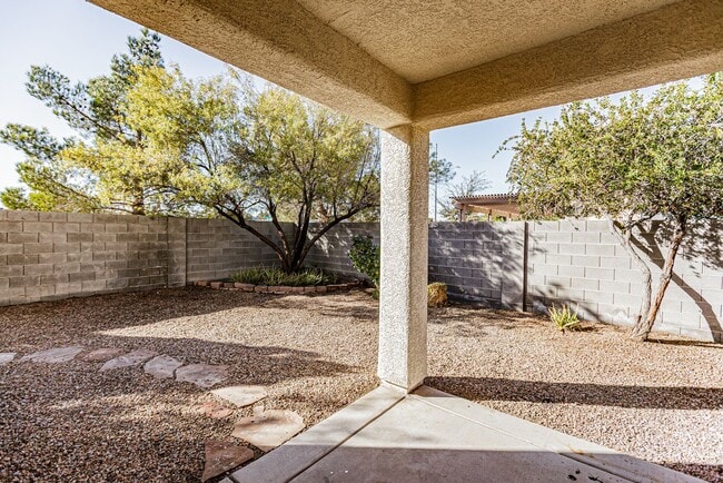 Building Photo - 1 Story home with 3 Bedrooms