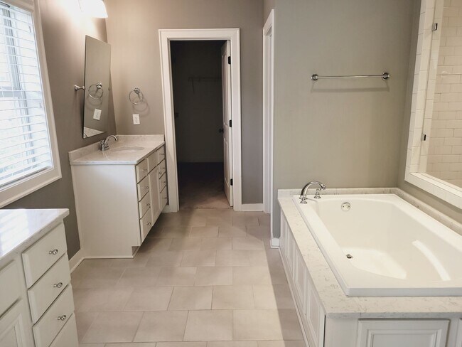 Building Photo - 4417 Tuckahoe Ln