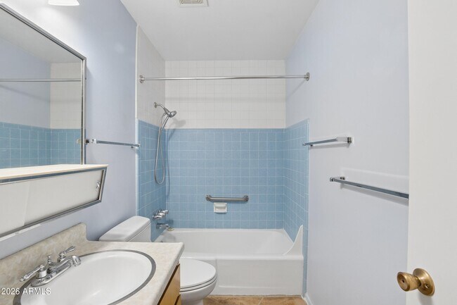 Building Photo - 1014 E Balboa Cir