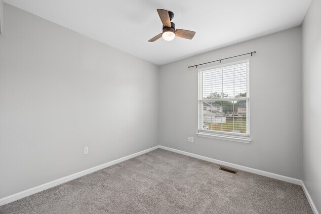Building Photo - 411 Old Oak Pl