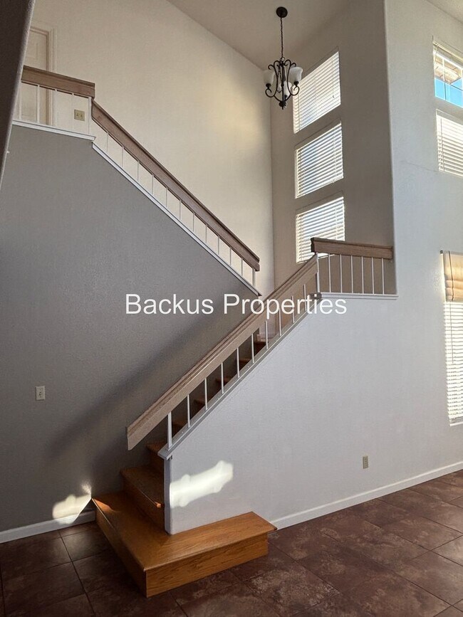 Building Photo - Wonderful two-story home in Las Palmas