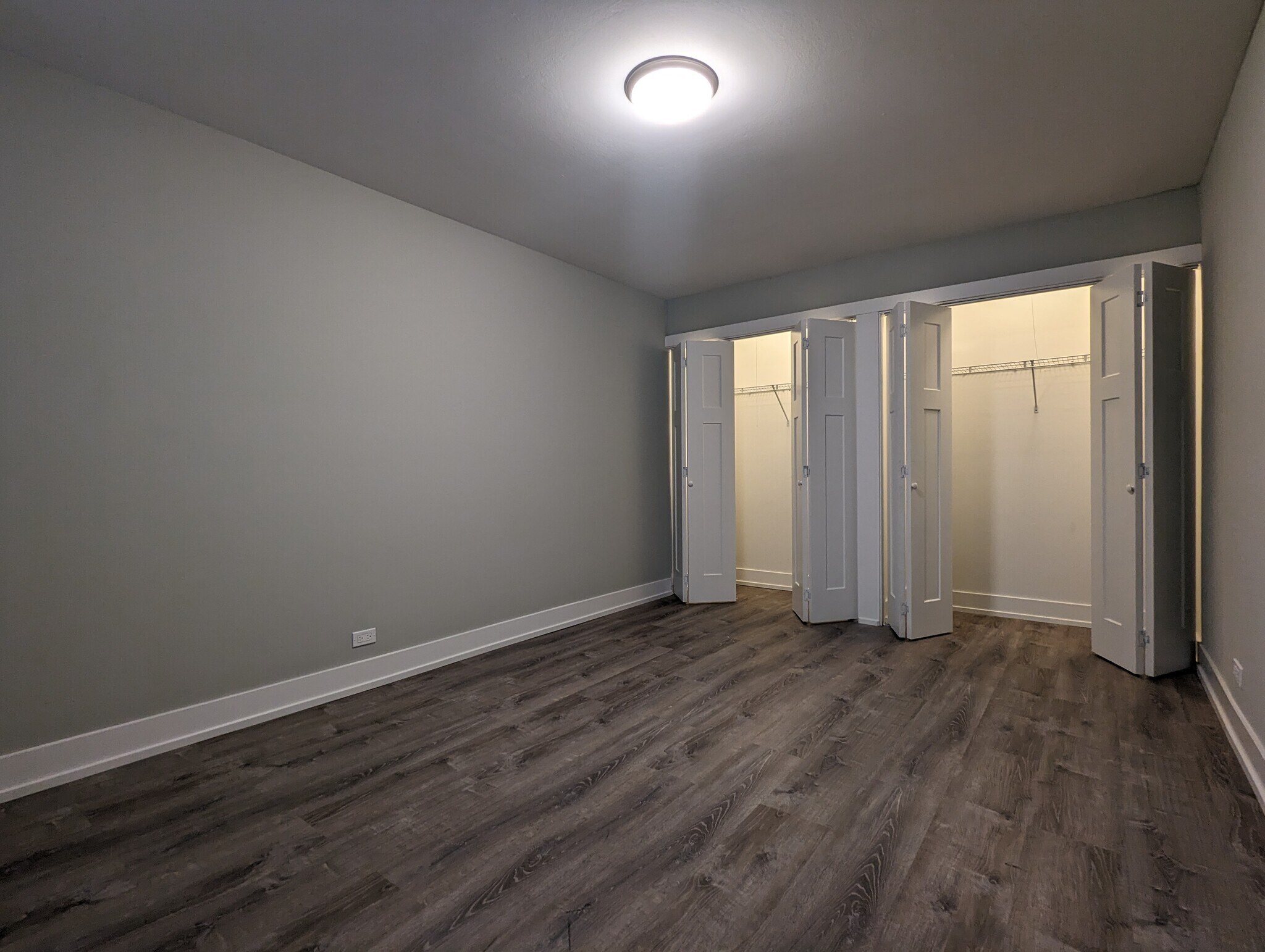 Building Photo - 542 W Surf St