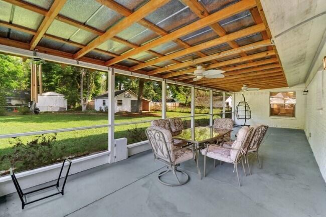 Building Photo - Charming 3-Bedroom Home with Granite Count...
