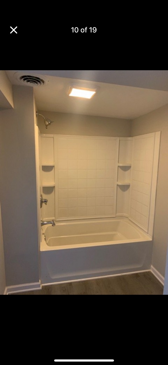 Building Photo - 639 E Middle St