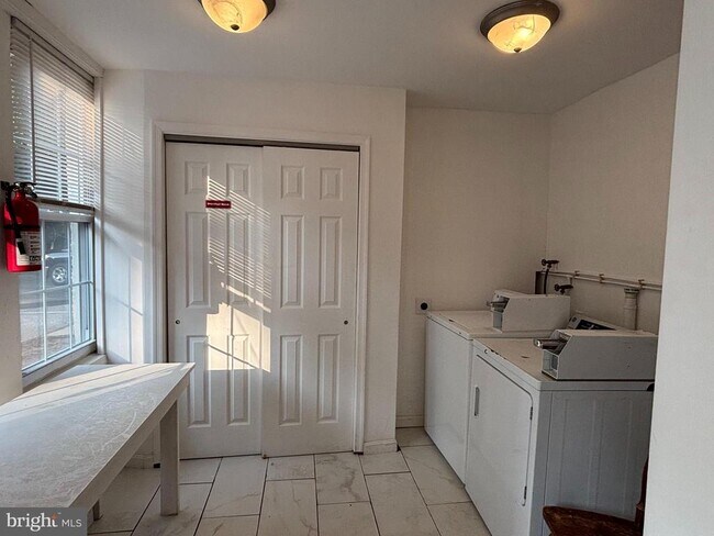 Building Photo - 321 Magothy Rd