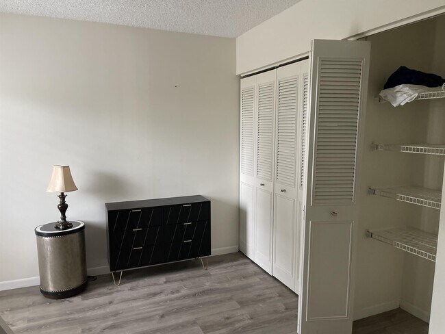 Building Photo - 1030 Green Pine Blvd